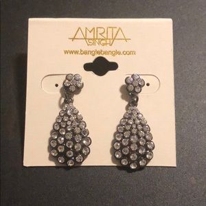 Earrings with Black outline and jewels